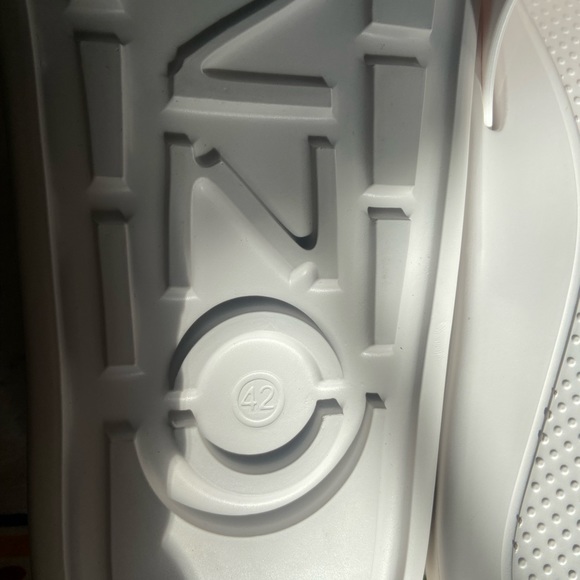 NEW Kenzo pool slides 8.5” - Picture 6 of 7